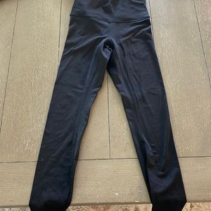 Black lululemon 25’